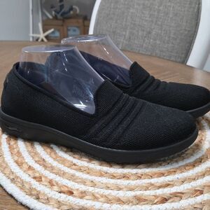 Skechers AirCooled Black Archfit Sneakers, Size 7.5